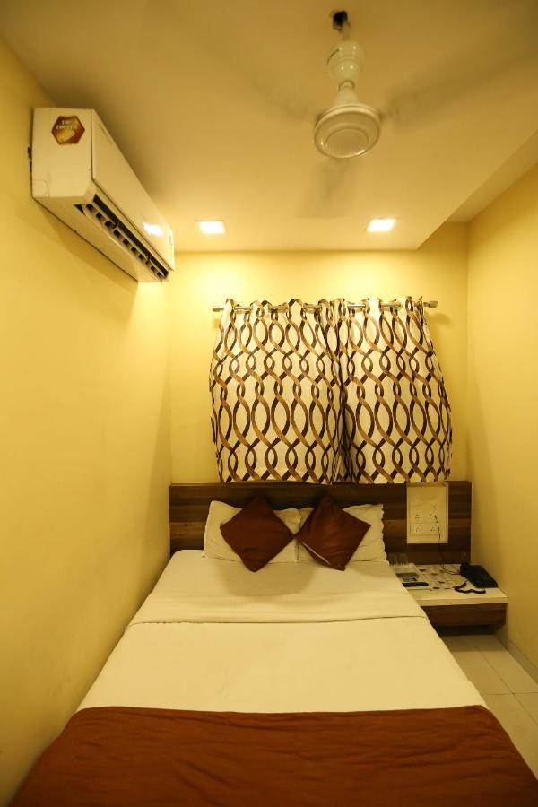 Airport Metro Hotel Bombay Extérieur photo
