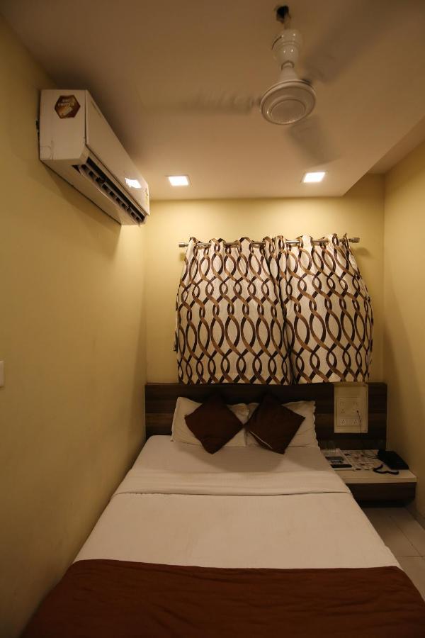 Airport Metro Hotel Bombay Extérieur photo