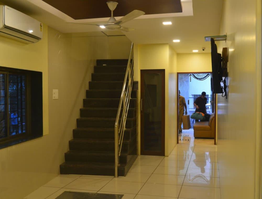 Airport Metro Hotel Bombay Extérieur photo