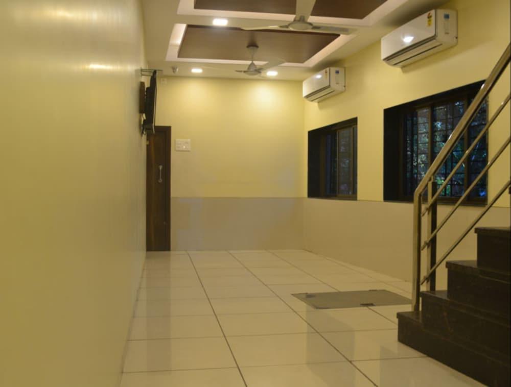Airport Metro Hotel Bombay Extérieur photo