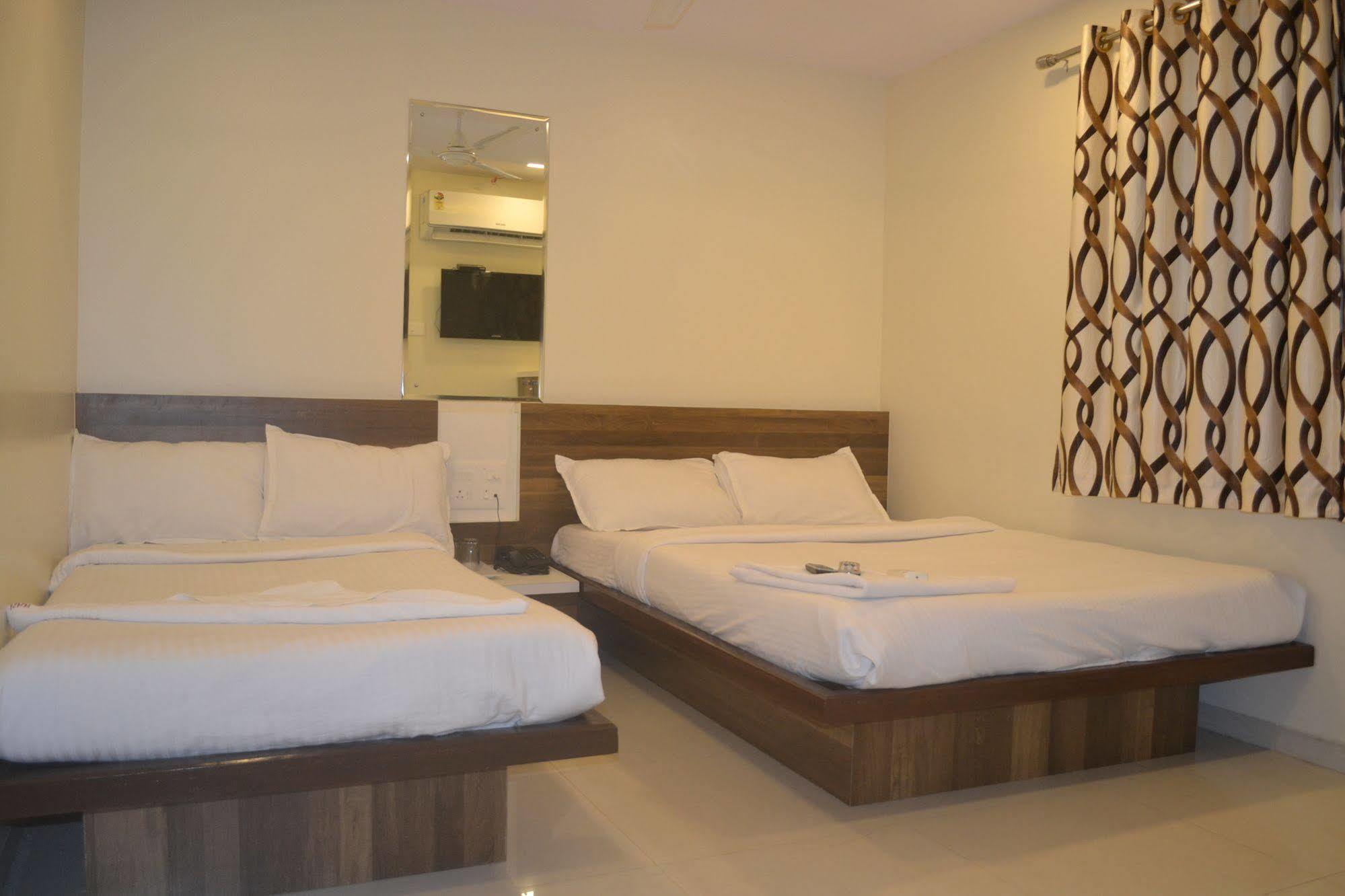 Airport Metro Hotel Bombay Extérieur photo